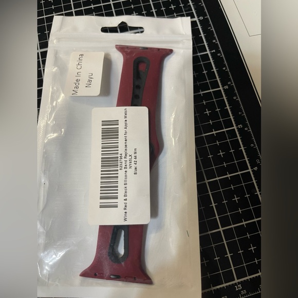 Watch band Apple Watch .  size 42 44 mm. Wine red with a black stripe. New - Picture 2 of 2